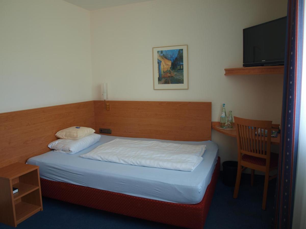 Airport Business Hotel Koeln Екстериор снимка