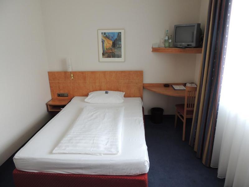 Airport Business Hotel Koeln Екстериор снимка