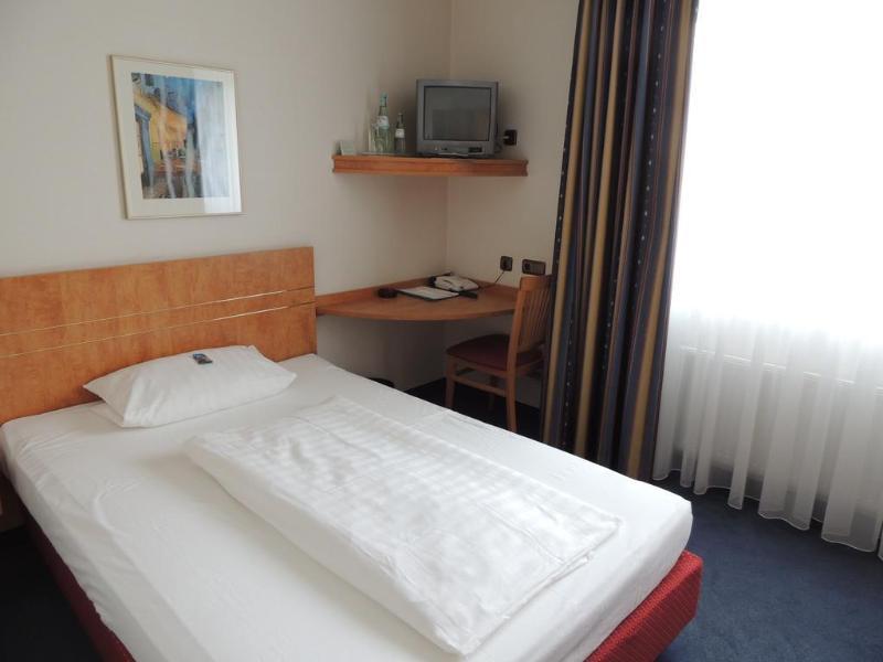 Airport Business Hotel Koeln Екстериор снимка