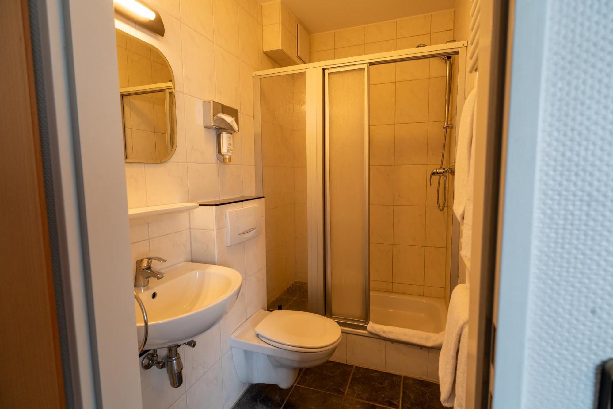Airport Business Hotel Koeln Екстериор снимка