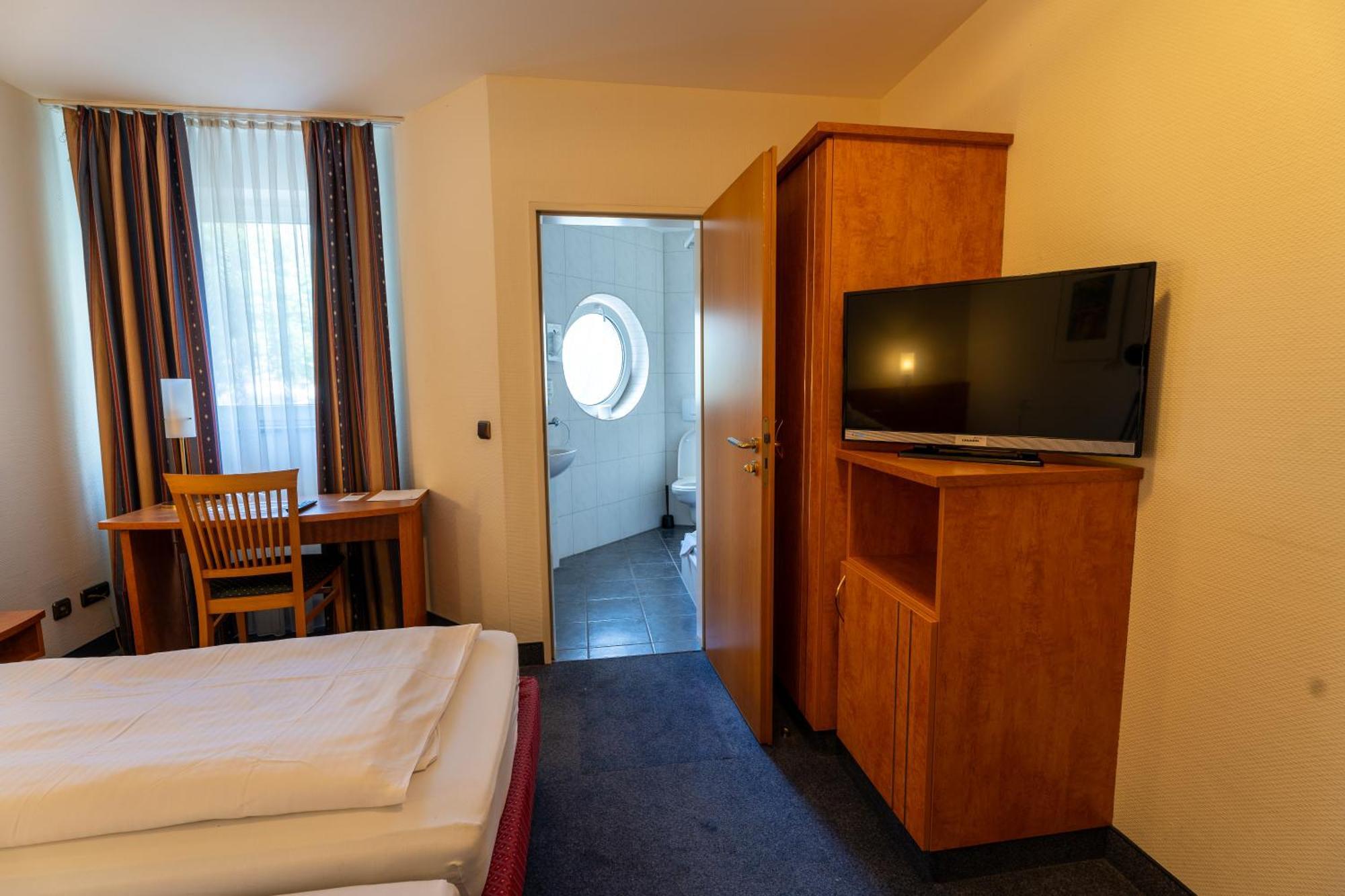 Airport Business Hotel Koeln Екстериор снимка