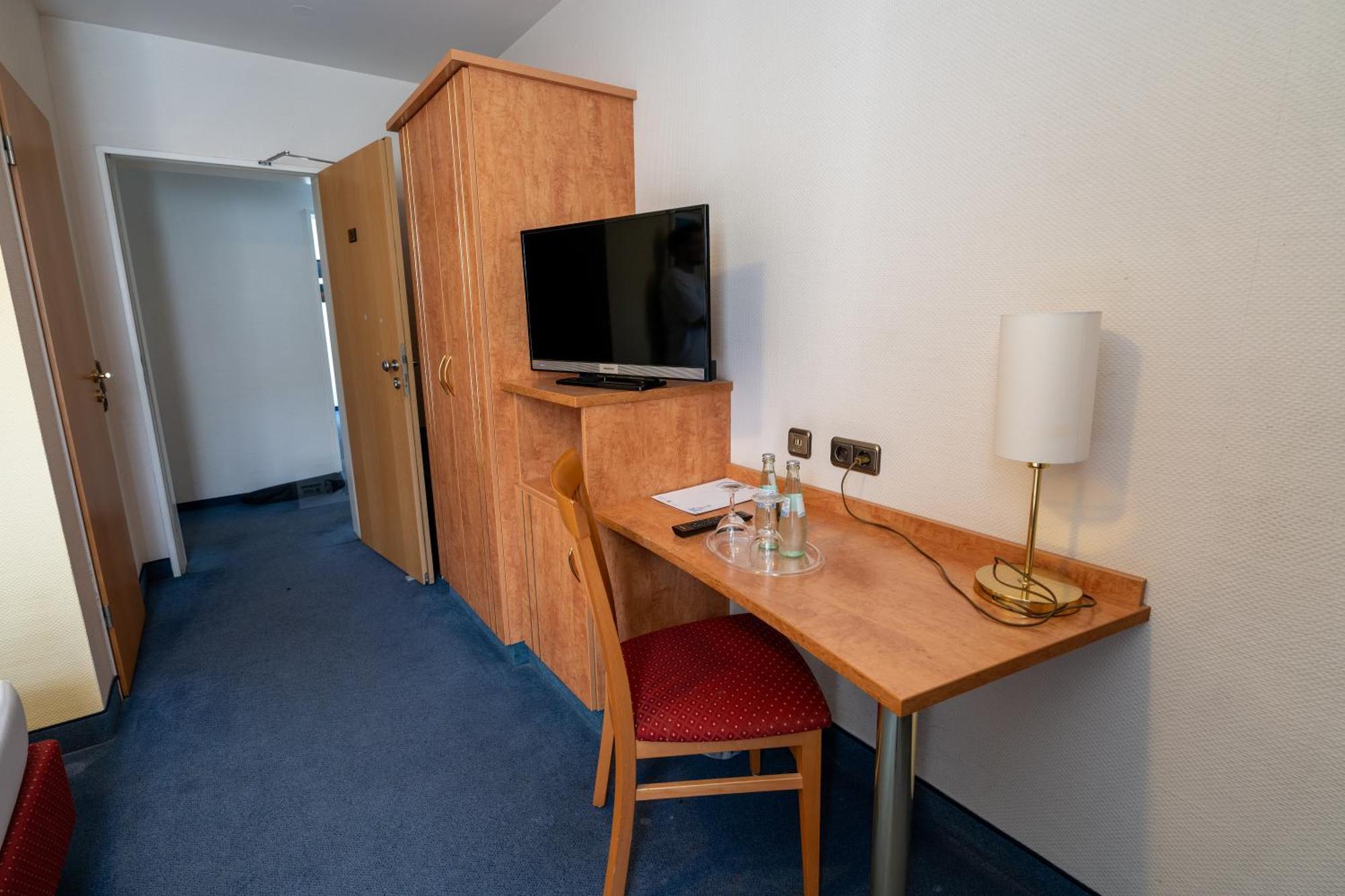 Airport Business Hotel Koeln Екстериор снимка