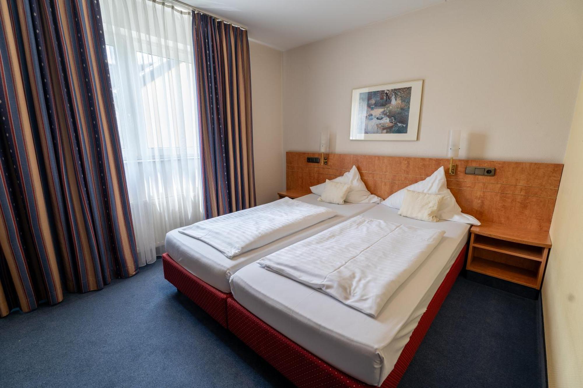 Airport Business Hotel Koeln Екстериор снимка