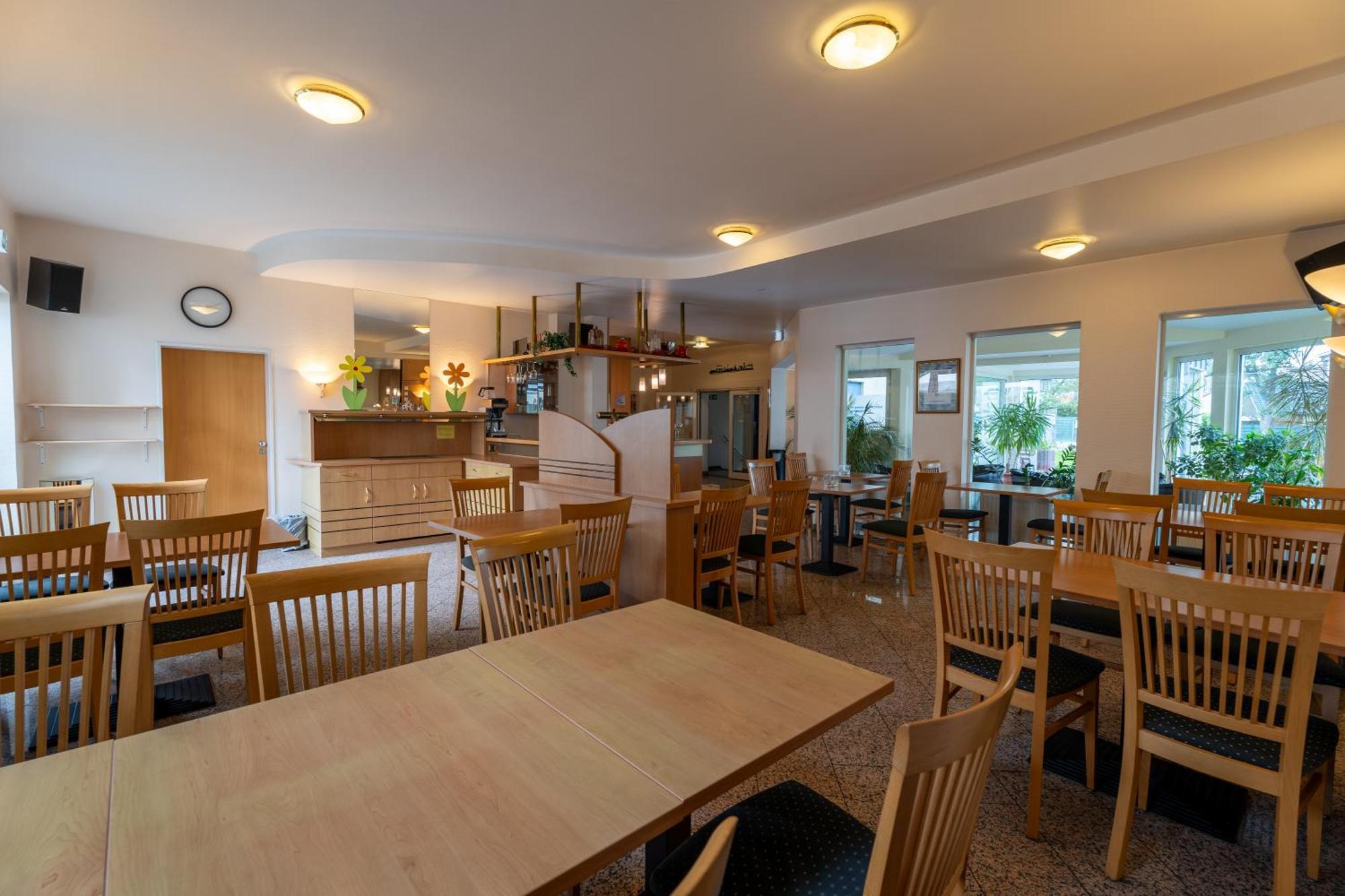 Airport Business Hotel Koeln Екстериор снимка