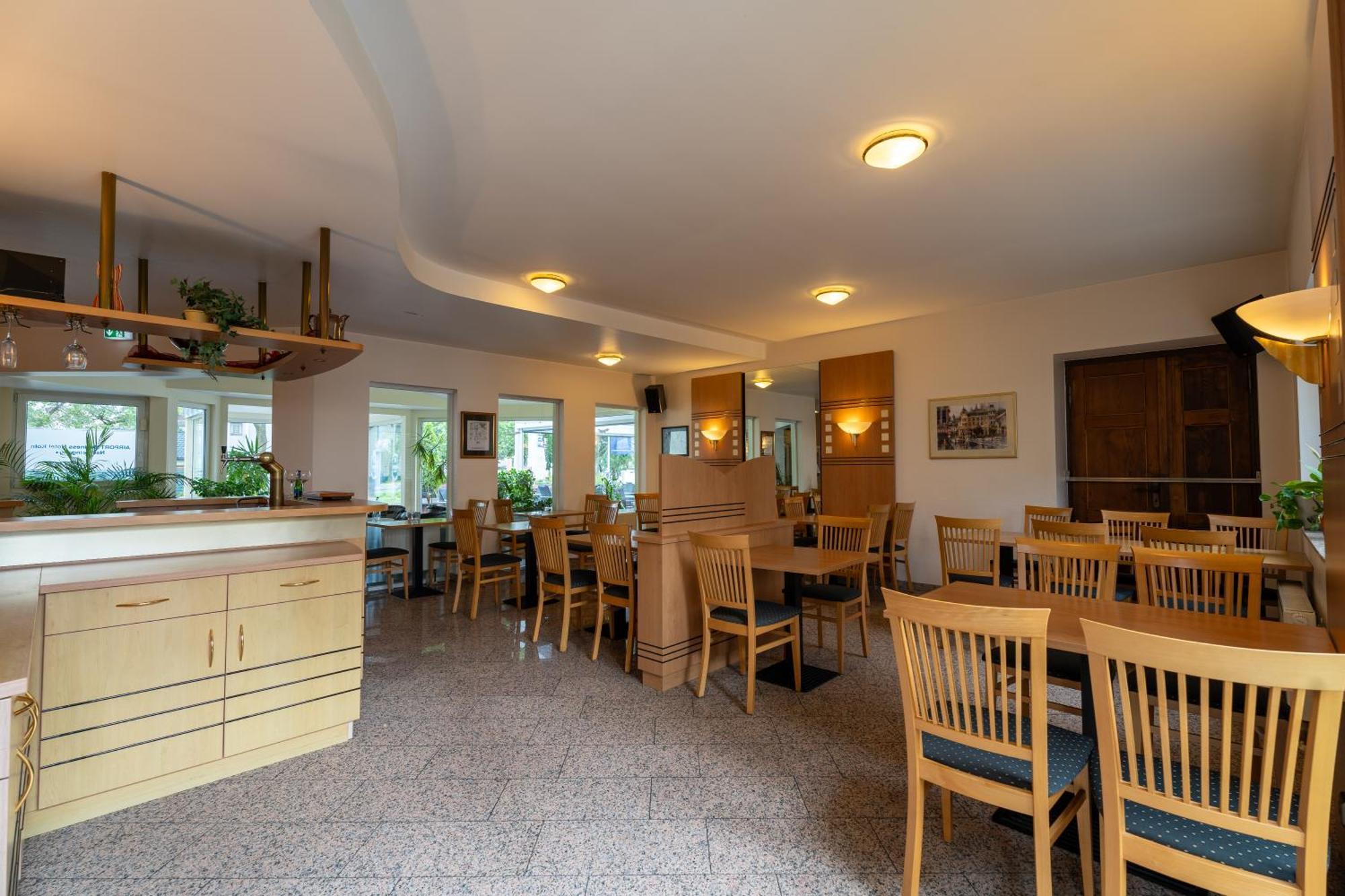 Airport Business Hotel Koeln Екстериор снимка