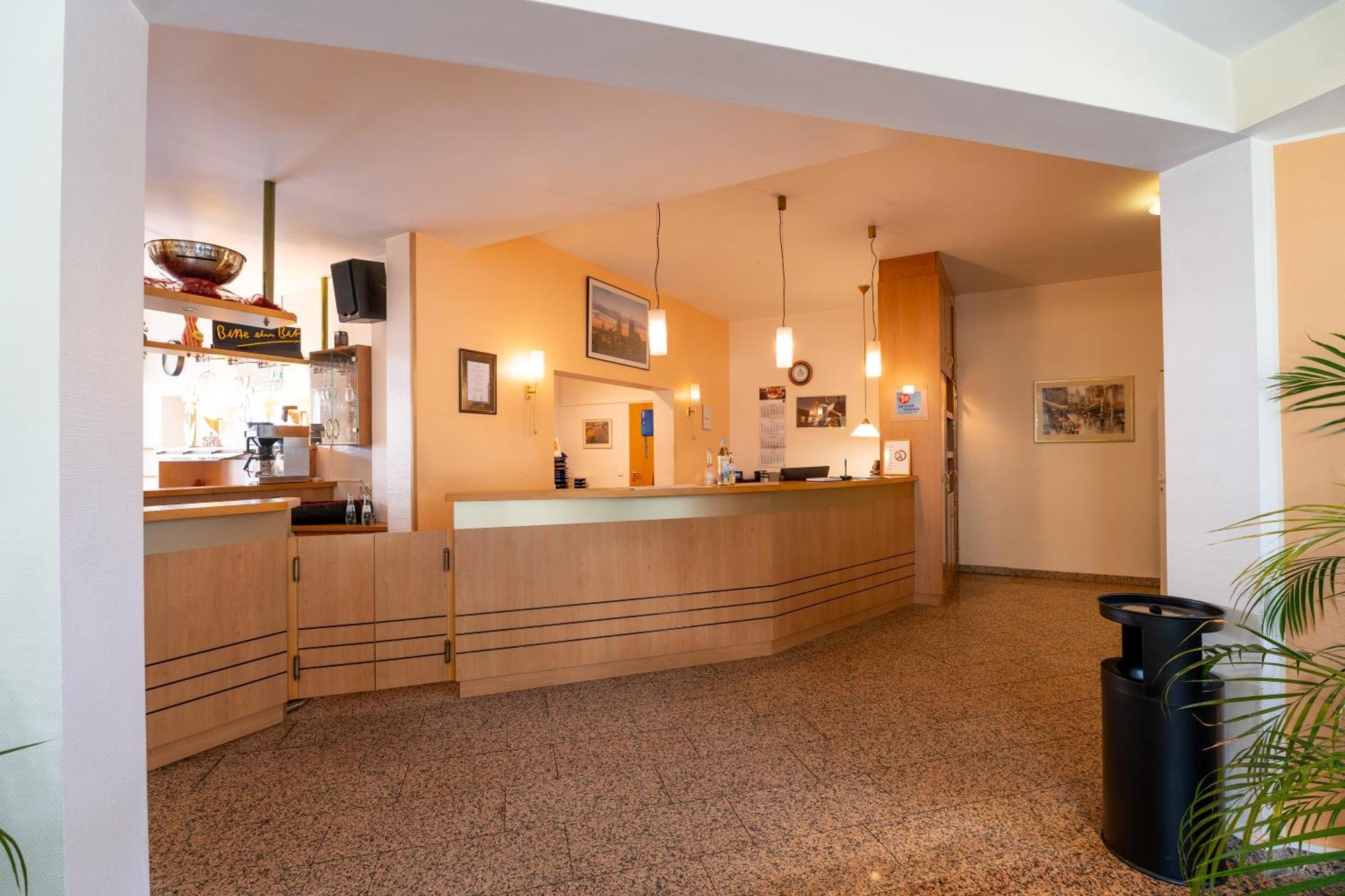 Airport Business Hotel Koeln Екстериор снимка