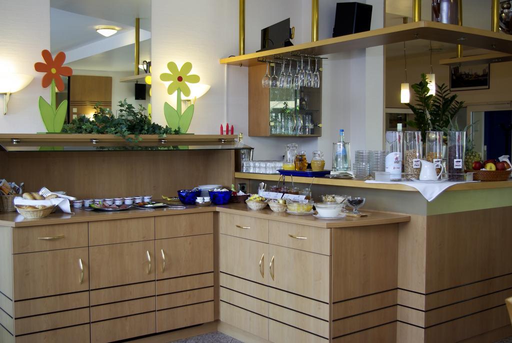 Airport Business Hotel Koeln Екстериор снимка